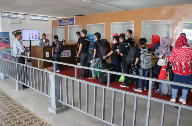 Pelayaran Perdana Internasional di Tanjung Silopo, Imigrasi Polman Lakukan Pemeriksaan Ketat