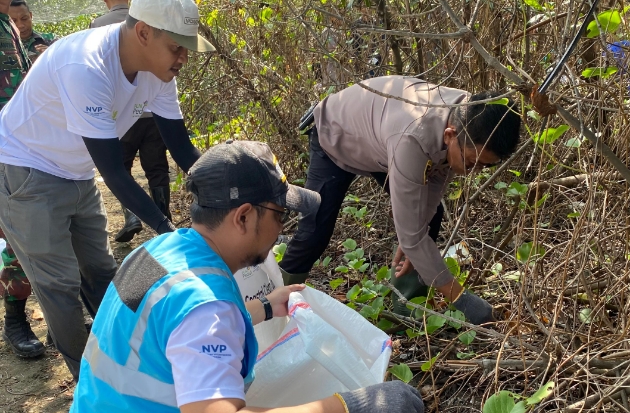Aksi Bersih Pantai di Jeneponto, PLN NP UP Punagaya Kumpulkan 1 Ton Sampah