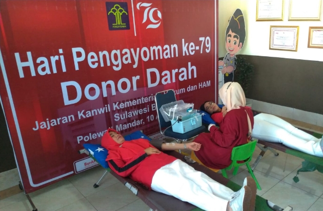 Hari Pengayoman ke-79, Kemenkumham Sulbar & Imigrasi Polman Gelar Donor Darah