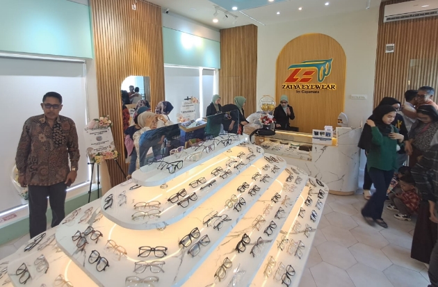 Zatya Eyewear Hadir di Makassar, Tawarkan Kacamata Premium & Keren