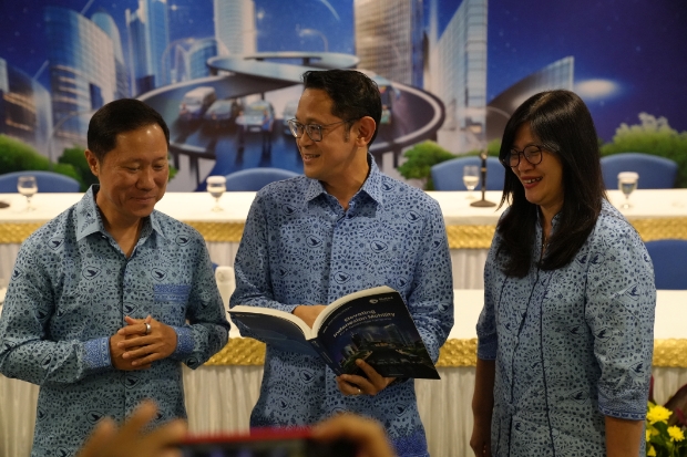 Kisah Hariansyah & Keluarga Tumbuh Bersama Bluebird, Kesejahteraan - Pendidikan Terjamin