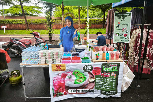 Meriahkan HUT Gowa ke-705, Pedagang CFD Tampil Menarik dengan Pakaian Adat