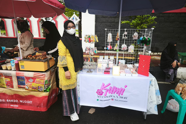 Meriahkan HUT Gowa ke-705, Pedagang CFD Tampil Menarik dengan Pakaian Adat