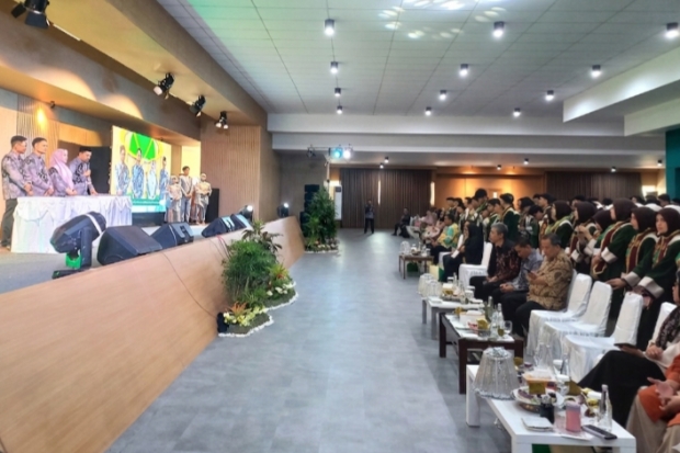 SMA Islam Athirah Bukit Baruga Tamatkan 154 Siswa, 54 Dikukuhkan jadi Guru Ngaji