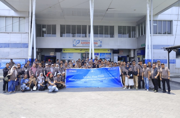 Pelabuhan Parepare Catat Kenaikan Arus Penumpang dan Peti Kemas