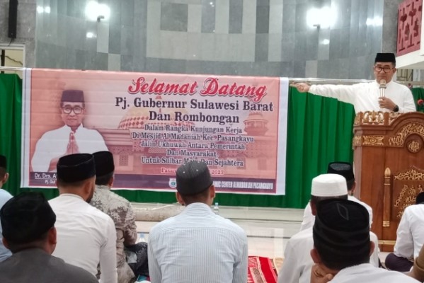 Pj Gubernur Sulbar Luncurkan Gerakan Penanganan Stunting Berbasis Masjid