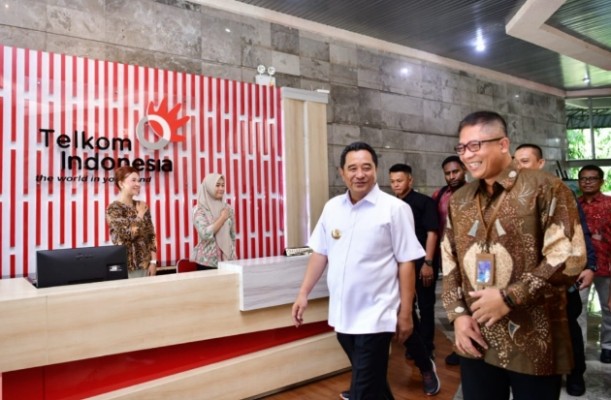 Pj Gubernur Dorong Peningkatan Layanan Telekomunikasi di Sulsel