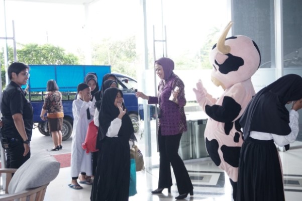 Mercure Makassar Nexa Pettarani Ajak Anak Panti Asuhan Nginap di Hotel