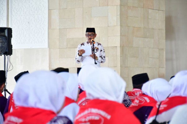 Lepas 240 CJH, Sekda Sinjai Minta Jaga Nama Baik Daerah Selama di Arab Saudi