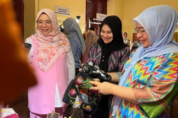 Dekranasda Gowa Promosikan Produk Unggulan di Pameran Warna Budaya