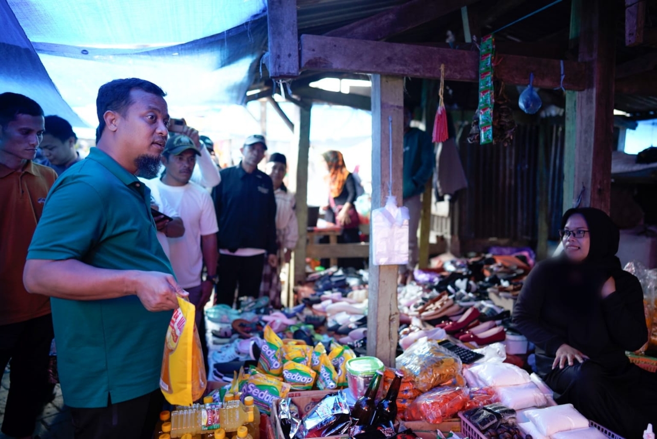 Gubernur Sulsel Pantau Harga Bahan Pokok di Pasar Sentral Malino