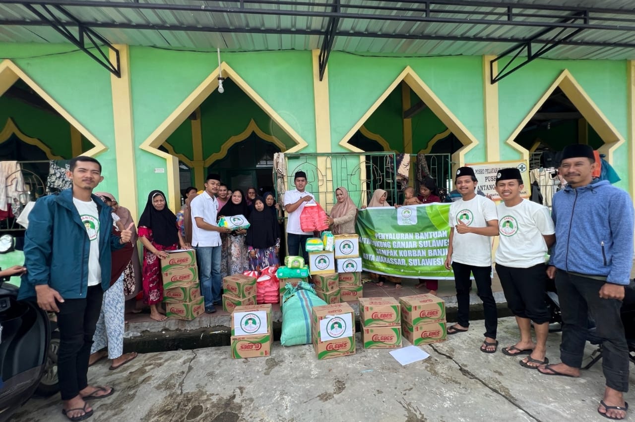 Gerak Cepat Santri Dukung Ganjar Bantu Korban Banjir di Makassar