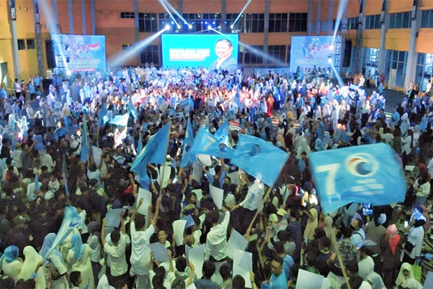 Ribuan Massa Partai Gelora Sambut Anis Matta di Makassar