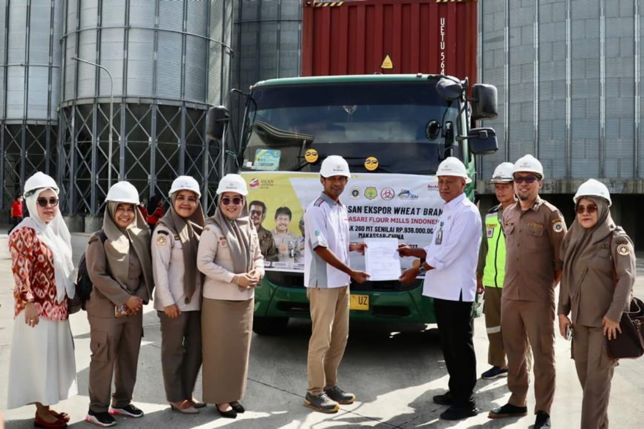 Karantina Pertanian Makassar Lepas Ekspor 260 Ton Dedak Gandum ke Tiongkok