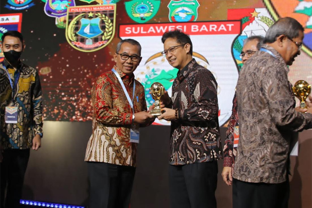 Kabupaten Luwu Timur Terima UHC Award untuk Kedua Kalinya