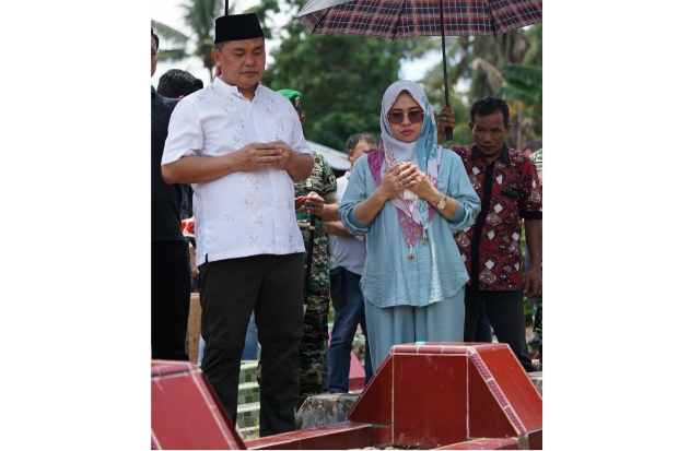 Kapolda Metro Jaya Pulang Kampung Ziarah Makam Orang Tua di Gowa