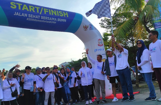 Semarak Jalan Sehat BUMN di Makassar: Dihadiri 1.000 Peserta dan Libatkan UMKM