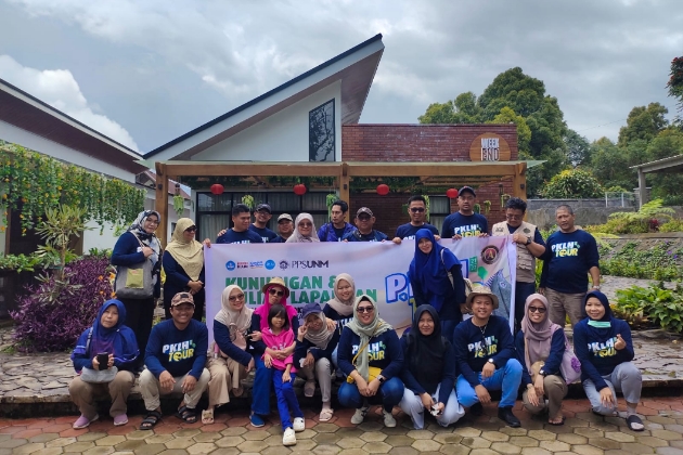 Mahasiswa S3 Prodi PKLH UNM Kuliah Lapangan di Sungai Jeneberang Gowa