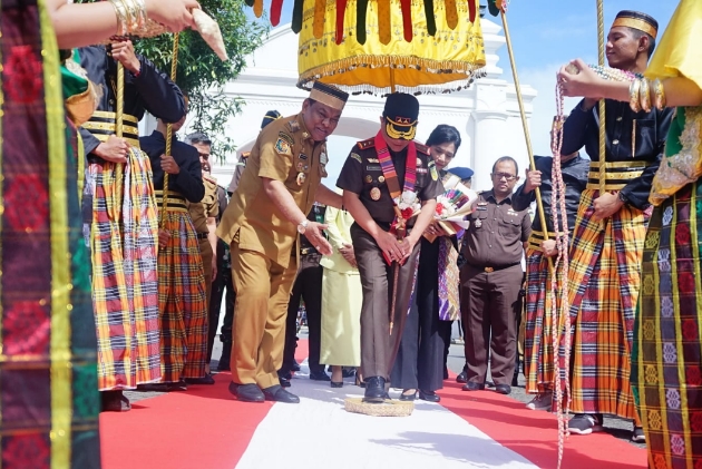 Makna 'La Makkatutu Daeng Mamase', Gelar Kehormatan Kajati Sulsel dari Dewan Adat Bone