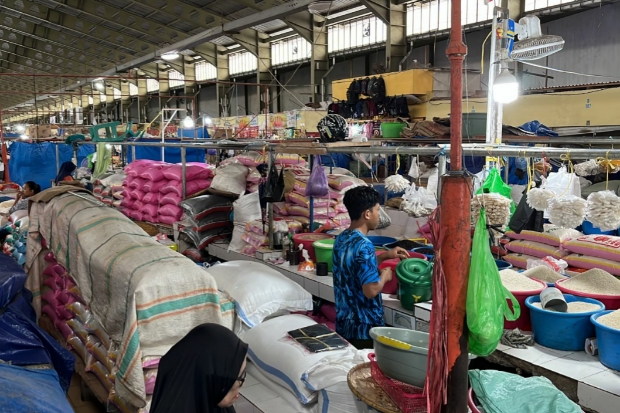 1.000 Paket Sembako Dibagikan ke Padagang Pasar Tramo Buttasalewangan