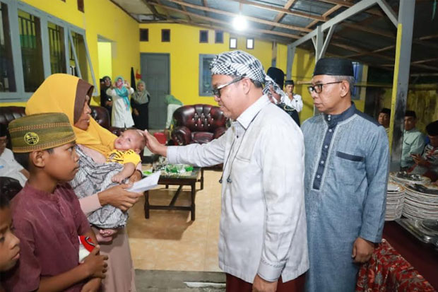 Bupati Luwu Timur Serahkan RTLH ke Warga Desa Lera