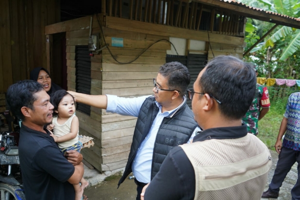 Pj Gubernur Sulbar Salurkan Bantuan Stunting di Pasangkayu