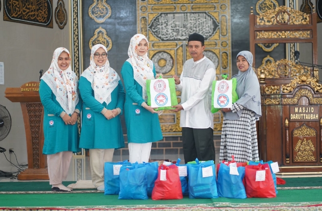 KIKST Sebar Paket Sembako untuk Guru Masjid hingga Imam Masjid