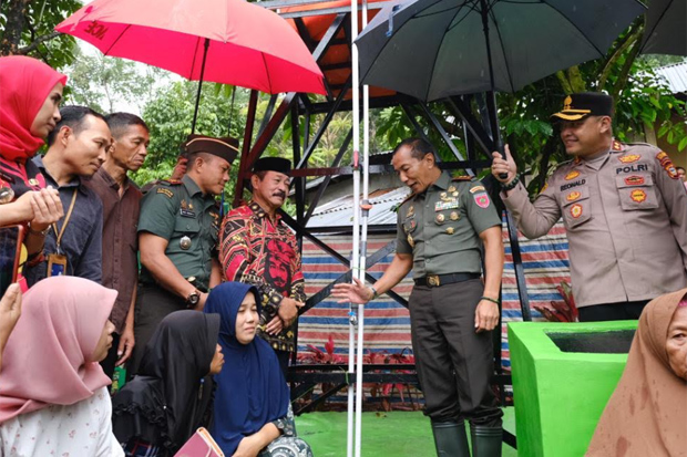 TNI AD Bantu Warga Parigi Bangun Sumur Bor