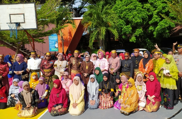 Hardiknas 2023, Pemkot Makassar Canangkan Penggunaan Baju Adat Untuk Siswa