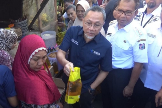 Menteri Perdagangan Pantau Harga Bahan Pokok di Pasar Terong Makassar