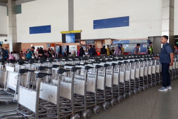 Angkasa Pura I Respons Keluhan Penumpang Bandara Hasanuddin Soal Troli