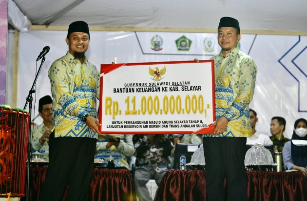 Pembangunan Masjid Agung Selayar Tahap II, Gubernur Serahkan Bantuan Rp11 Miliar