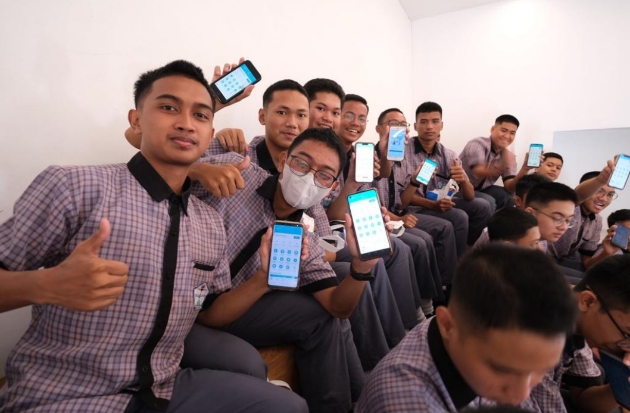 Srikandi PLN UID Sulselrabar Hadirkan PLN Mobile ke Sekolah, Ratusan Pelajar Antusias