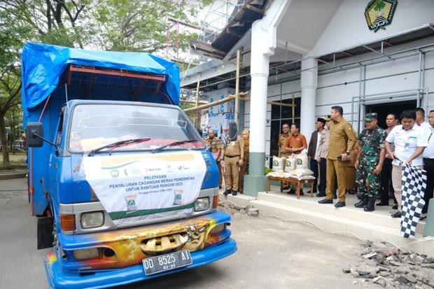 Adnan Lepas 1.809 Ton Beras Bantuan Pangan untuk KPM di Gowa