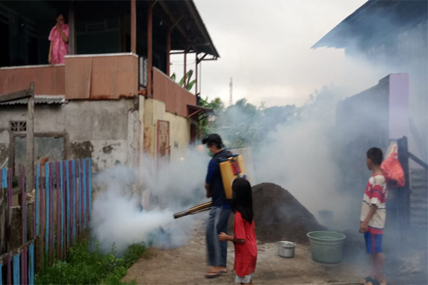 Cegah DBD di Kelurahan Panakkukang, Rezki Turunkan Tim Fogging Nyamuk