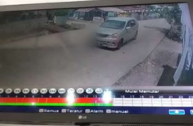 Terekam CCTV! Detik-detik Bocah di Sidrap Jadi Korban Tabrak Lari Minibus