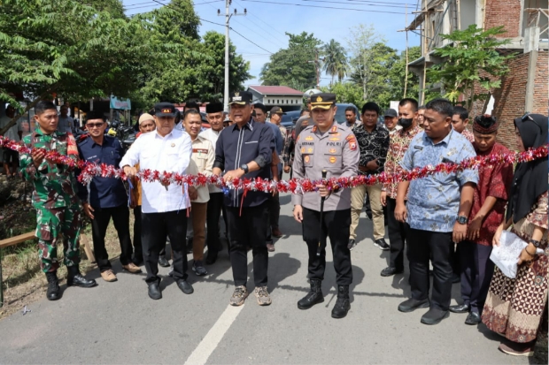 50 Tahun Baru Diaspal, Basmin Mattayang Wujudkan Impian Warga Kamanre dan Bajo