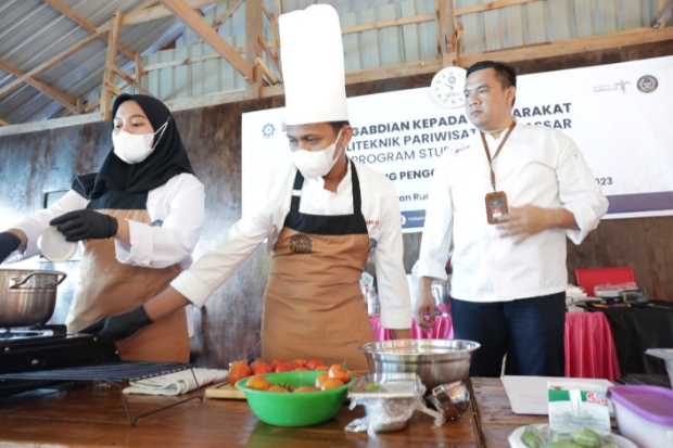 Poltekpar Makassar Beri Pelatihan Kuliner ke Masyarakat Rumbia
