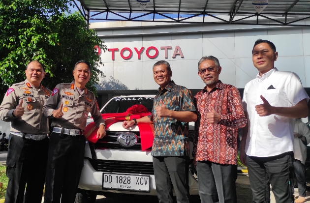 Kalla Toyota Hibahkan 1 Unit Mobil Fortuner ke Ditlantas Polda Sulsel