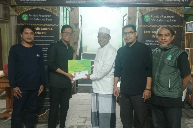 PKB Makassar Salurkan Bantuan Beasiswa untuk Santri Berprestasi