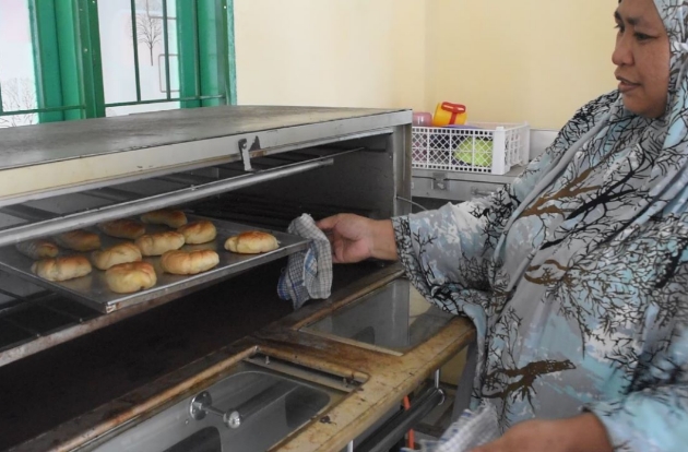 Yayasan Hadji Kalla Dukung Usaha Mandiri Pembuatan Roti Pesantren