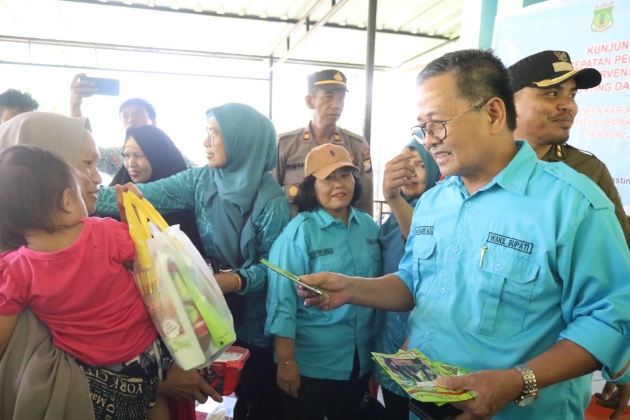 Wabup Pinrang Salurkan Bantuan Tambahan Gizi untuk Anak Berisiko Stunting