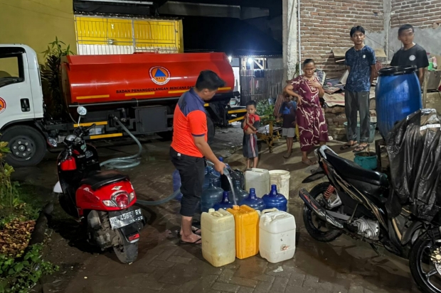 BPBD Sulsel Distribusikan Air Bersih di Kompleks Kodam 3 Makassar