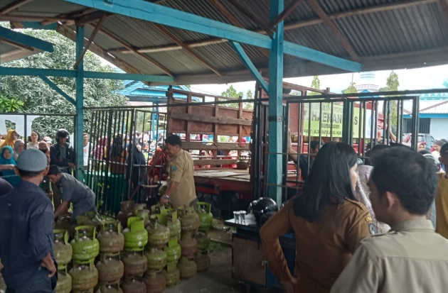 Pasar Murah di Desa Baruga Luwu Timur Distribusikan 560 LPG 3 Kg