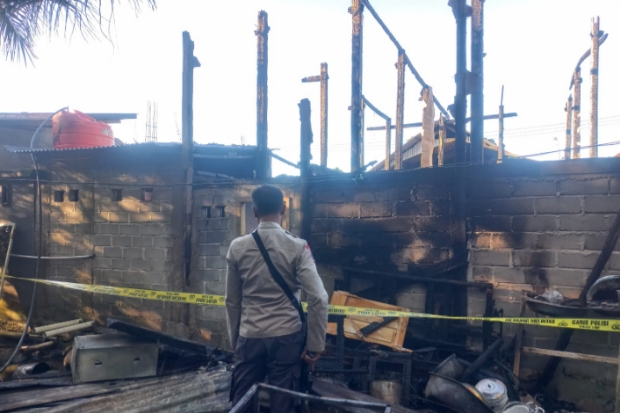 Rumah Kepala Desa Lauwo Luwu Timur Diduga Dibakar OTK