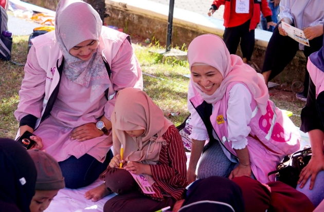 Hari Anak Nasional 2023, Srikandi PLN Bagi Paket Perlengkapan Sekolah ke Panti Asuhan