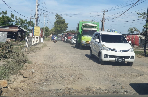 Pemprov Siapkan Rp15 Miliar Benahi Jalan Rusak di Poros Sidrap-Soppeng