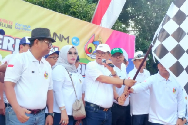 Jalan Santai Sambut Puncak Dies Natalis UNM ke-62