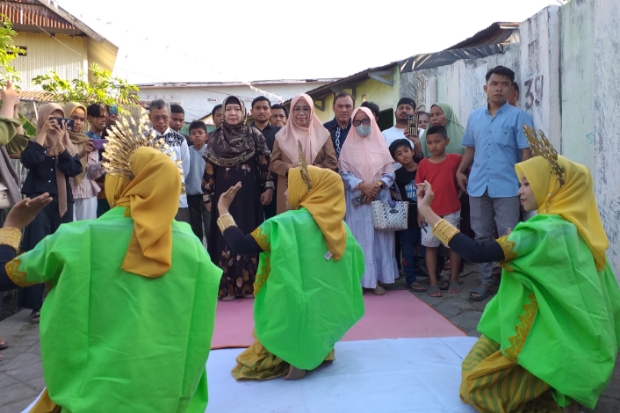 Angngaru dan Tari Padduppa Sambut Kartini saat Reses di Mangasa