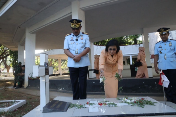 Imigrasi Makassar Tabur Bunga Peringati Hari Kemenkumham ke-78